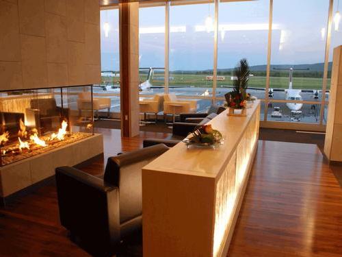 SALON VIP LOUNGE in the Quebec airport, accessible to those with a Priority Pass Membership. Priority Pass gives you access to more than 1,200 lounges around the world.